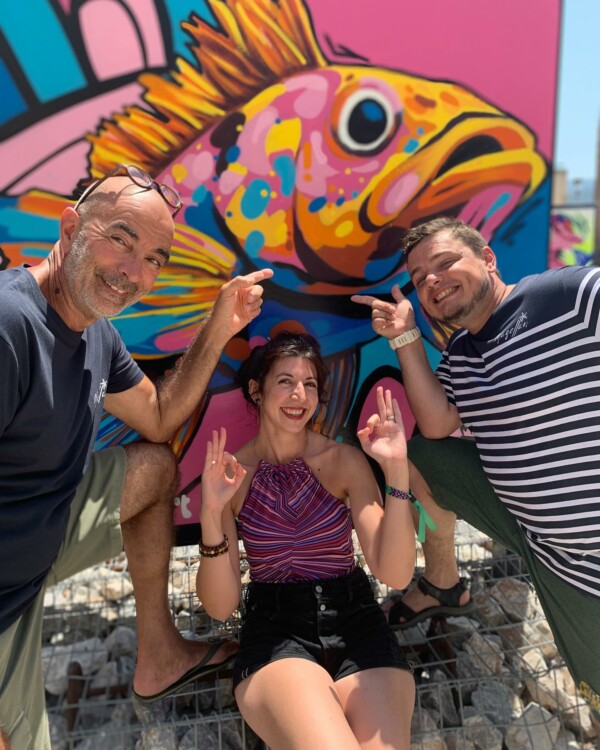 🌞 La voici, la voilà… la team Magellan 2025 ! 🌊
Une petite équipe pleine d’énergie, de rires et de passion pour la mer 💙De la bonne humeur à chaque instant et un accueil toujours chaleureux dans un centre à taille humaine 🤗

Cette année, on est super heureux d’accueillir Yohann et son grand sourire 😄 Certains l’ont peut-être déjà croisé… mais on vous le présente très bientôt plus en détail !

✨ Prêt·e à plonger avec nous pour une saison pleine de vie, de rires et de belles rencontres ? 😉🐙

🎨 Magnifique Mérou de l’artiste aremstreetart 

magellanargeles equipemagellan dreamteam❤️ magellancentredeplongee plongéeargelès team2025 team2025❤️ equipeenor magellanconceptstore commerçantargelessurmer portargeles villeargelessurmer bonheursousleau vacancesargeles vacancesargelessurmer